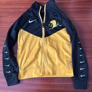 Nike kid jacket 
Size small (4-5 years old )